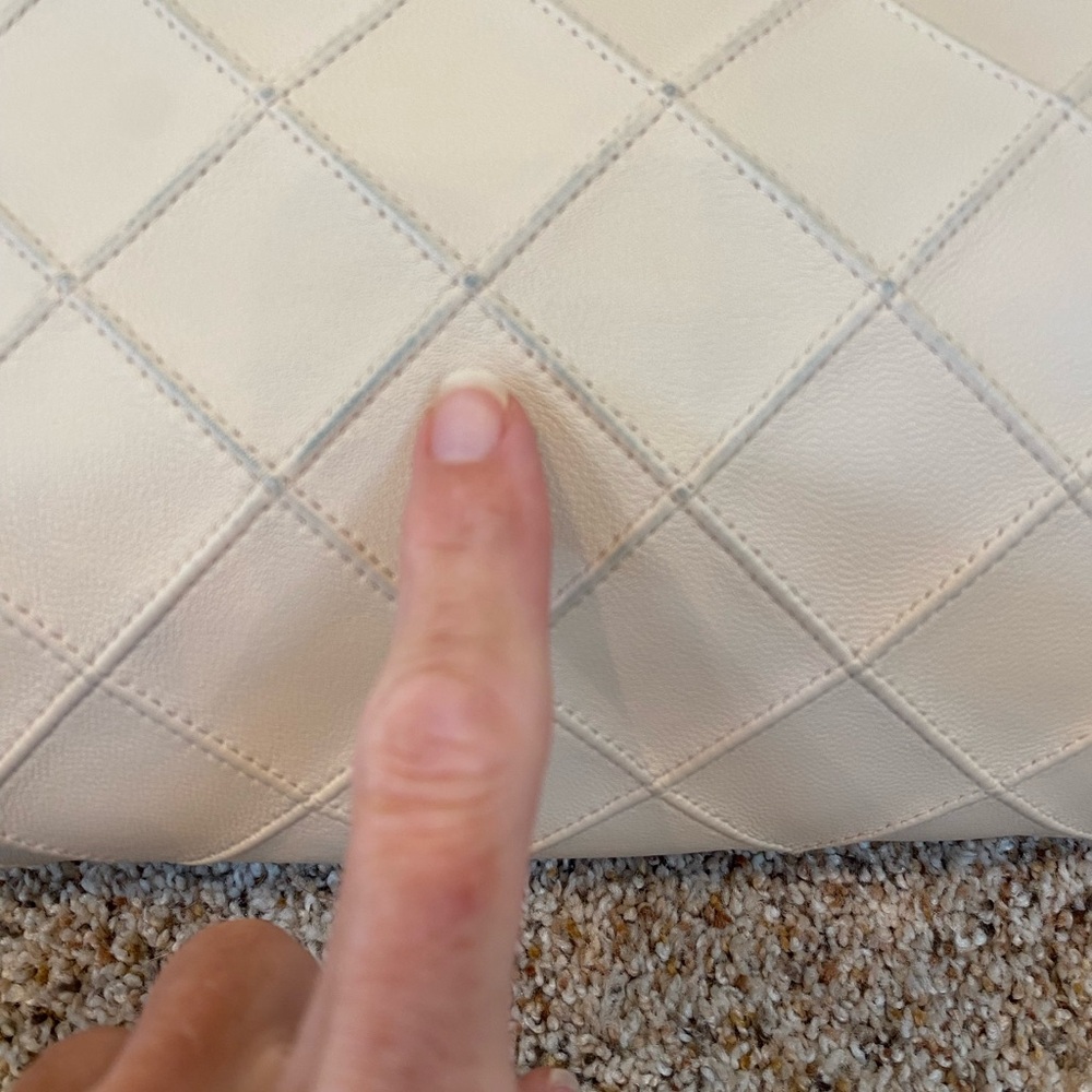Tory Burch Cream Quilted Shoulder Bag - Picture 15 of 16